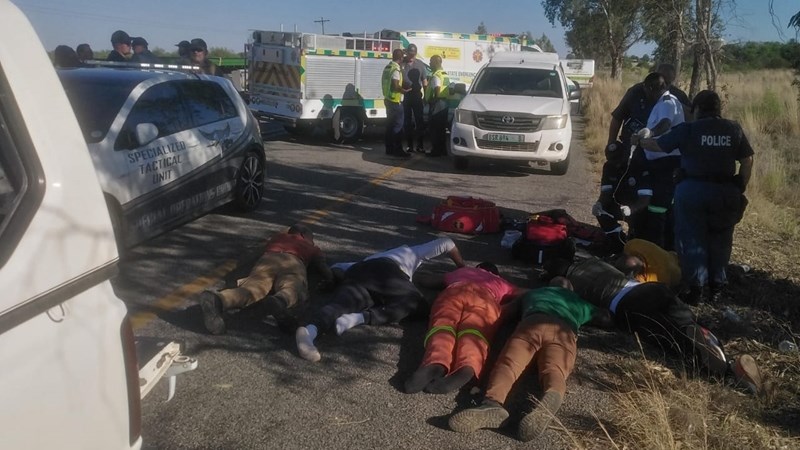 6 swaar gewapende, vermeende transitorowers in Vrystaat aangekeer 6 swaar gewapende, vermeende transitorowers in Vrystaat aangekeer | News Article