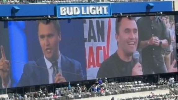 Charlie Kirk: Verdagte glo in verhouding met transgender persoon Charlie Kirk: Verdagte glo in verhouding met transgender persoon | News Article
