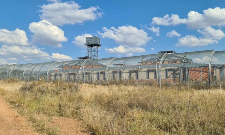 Parys-gevangenis: Vervoer kos belastingbetalers derduisende | News Article