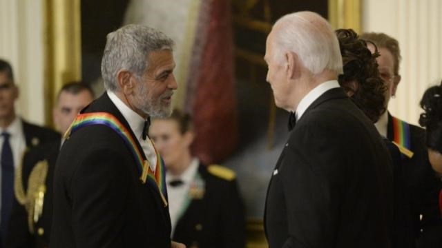 Beroep op Biden gedoen om presidensiële wedloop te laat vaar Beroep op Biden gedoen om presidensiële wedloop te laat vaar | News Article