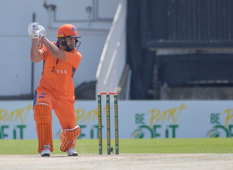 Rossouw returns home to drive Knights to victory | News Article