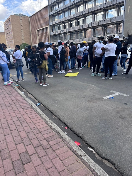 #MangaungCopChaos: Graduates picket at Premier's Office - Vimarsana News