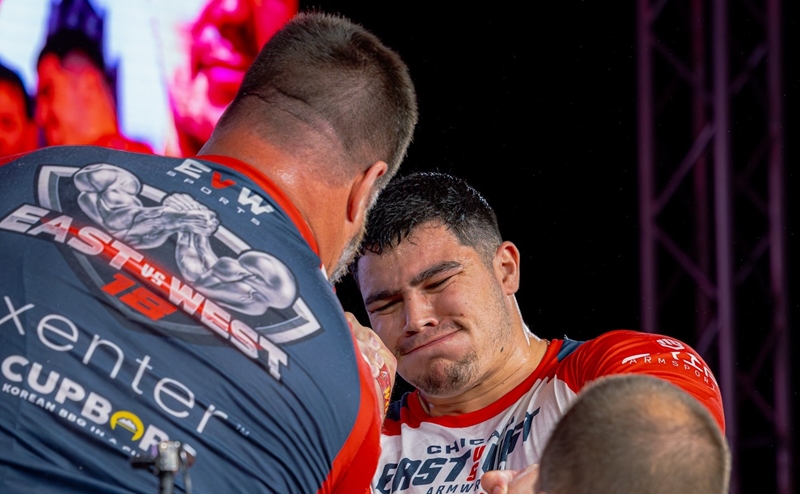 Krag teen krag in Klerksdorp-armdrukkompetisie! | News Article