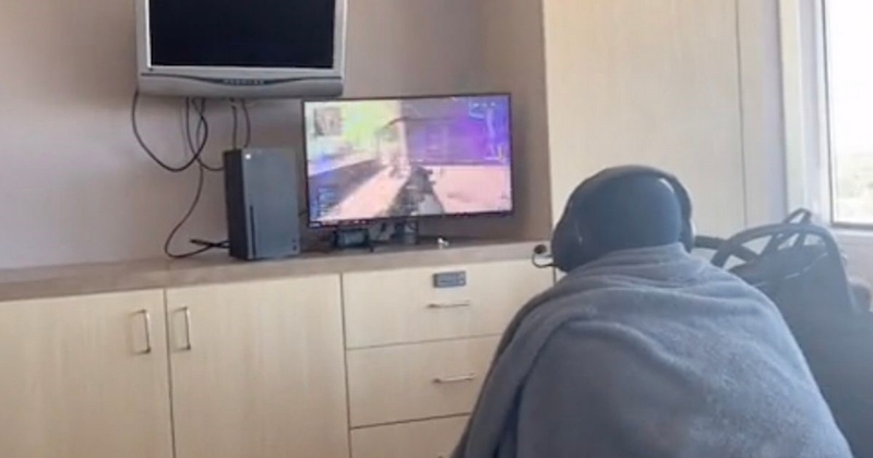 Weird Wide Web - Father-to-be brings console to labour room | News Article