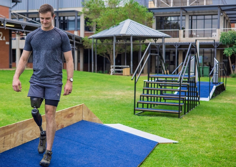 Potchefstromer wil ander met prosteses help – VIDEO | News Article