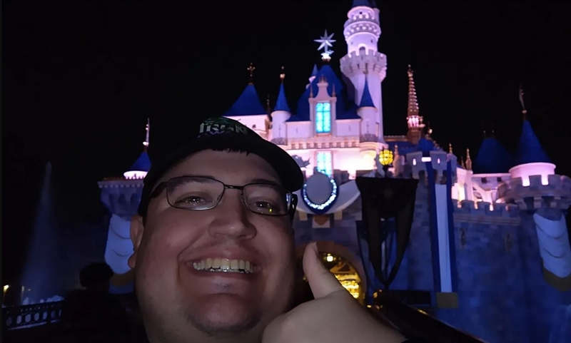 Man besoek ál 12 Disneyparke binne 12 dae | News Article