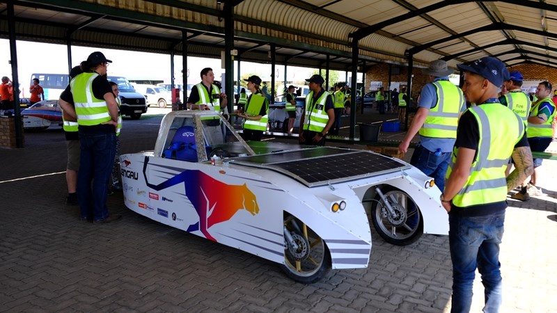 UFS team still going strong in Sasol Solar Challenge | News Article