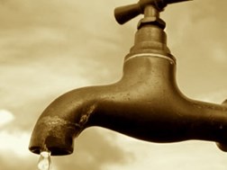 Dele van Bloemfontein sonder water nadat pyp bars | News Article
