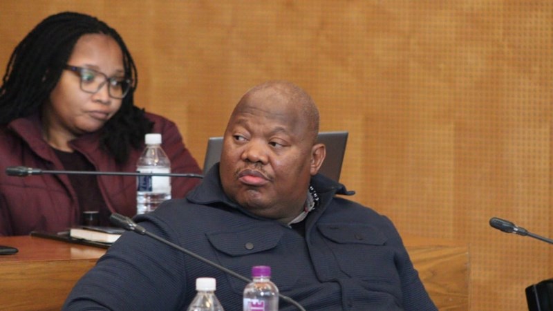 Tenderbedrog: Metsimaholo veroordeel gebruik van bestuurder se naam Tenderbedrog: Metsimaholo veroordeel gebruik van bestuurder se naam | News Article