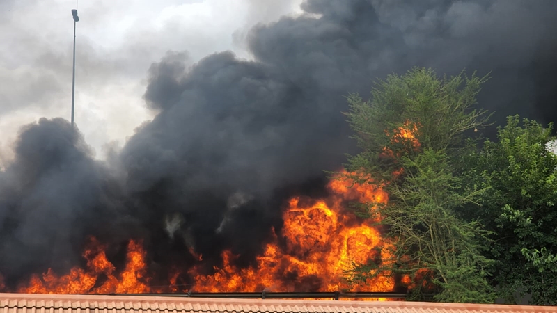 Een beseer in N1-ontploffing by Johannesburg - VIDEO | News Article