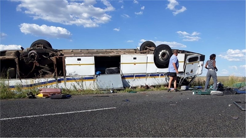 Riebeeckstad: Bestuurder glo by vulstasie gewaarsku oor bus se band | News Article