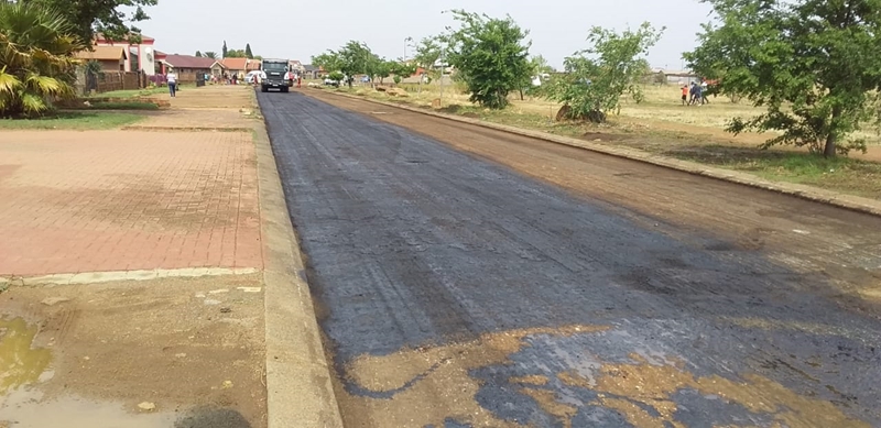 Vaal residents dissatisfied by Emfuleni road fixing initiative  | News Article