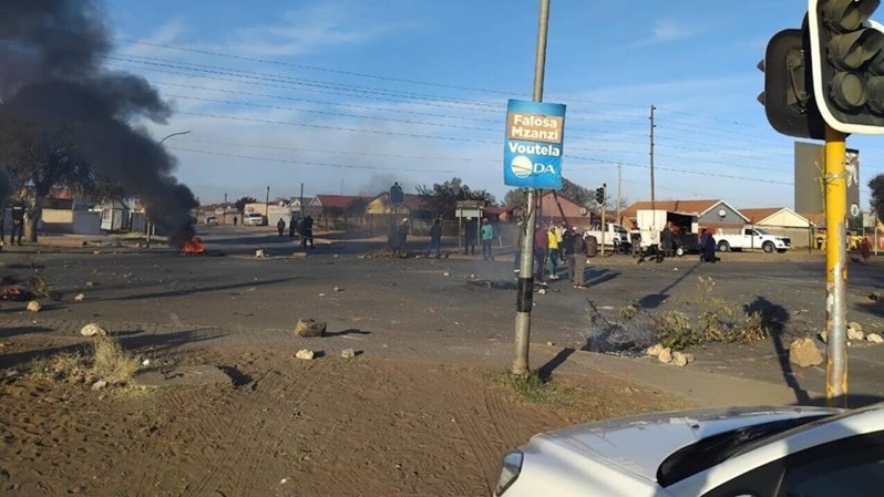 Galeshewe residents protest after power outage Galeshewe residents protest after power outage | News Article