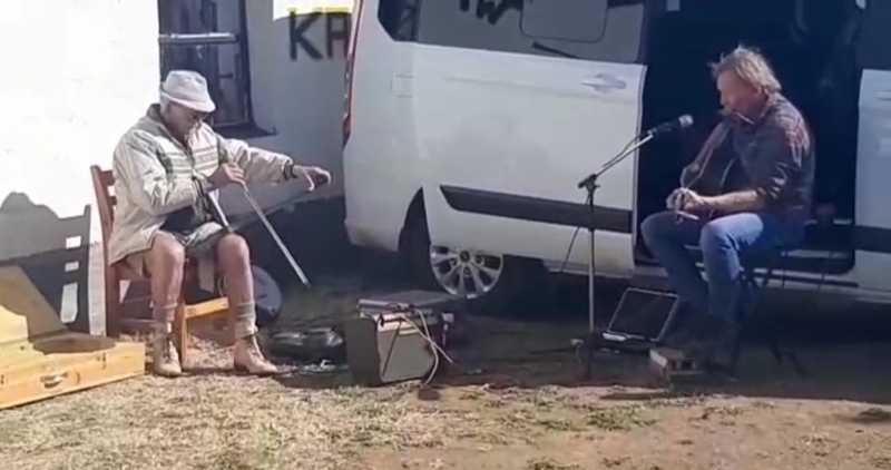 Die saagmaestro van Philippolis springlewendig op 83                                    | News Article