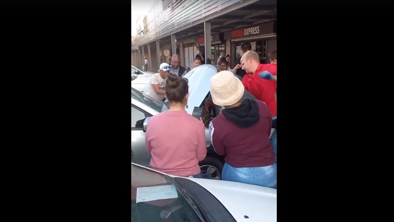 Die kat kom weer, of is dit die laan se likkewaan? Die kat kom weer, of is dit die laan se likkewaan? | News Article