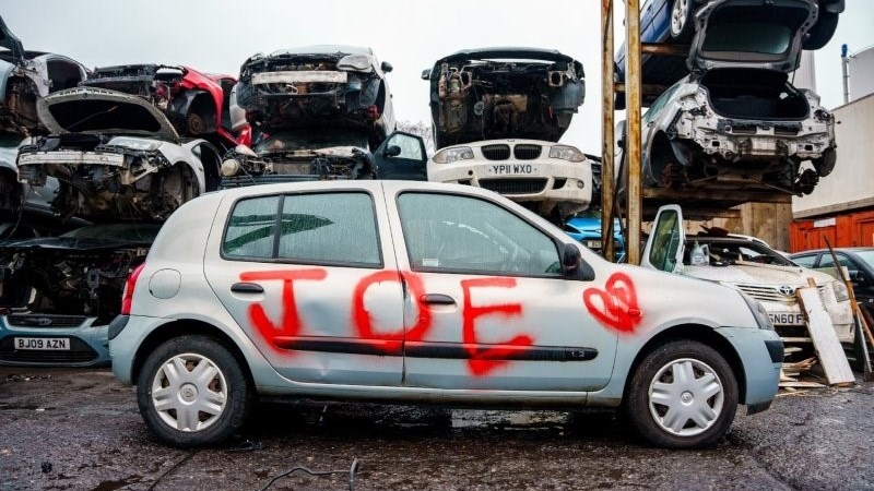 Weird Wide Web – ’n Motor met jou eks se naam op Weird Wide Web – ’n Motor met jou eks se naam op | News Article