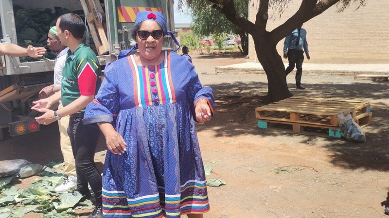 Free State Premier to shower Kopanong residents with food hampers - WATCH Free State Premier to shower Kopanong residents with food hampers - WATCH | News Article