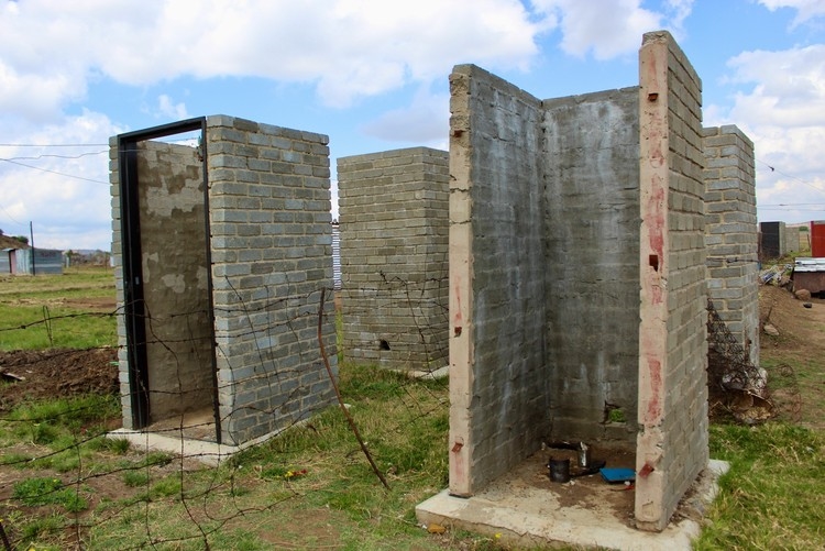 Plans to deal with bucket system in Free State, Northern Cape | News Article