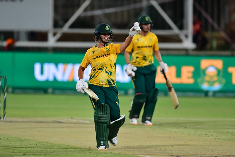 Reyneke’s dream debut seals last-ball thriller for Proteas in Potch