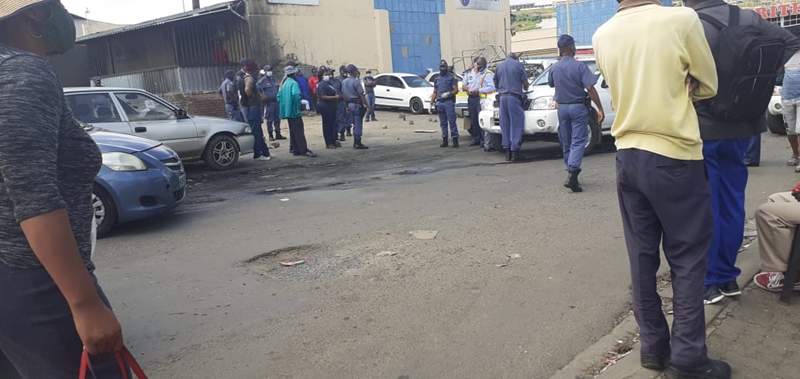 Angry residents barricade roads in FS | News Article