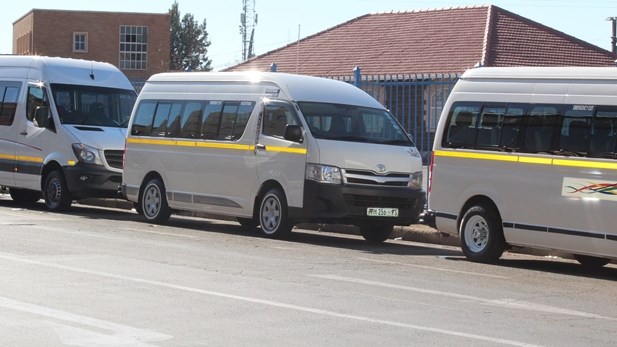 Vaal taxi operators patrolling Vereeniging and Vanderbijlpark CBDs Vaal taxi operators patrolling Vereeniging and Vanderbijlpark CBDs | News Article