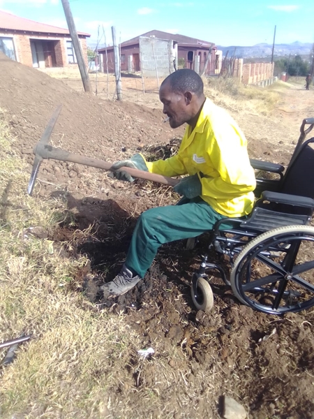 Gestremde man van Qwaqwa bou steeds huise    | News Article