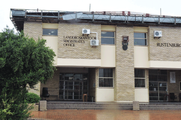 Paartjie van Rustenburg vermoor glo hul seuntjie  | News Article