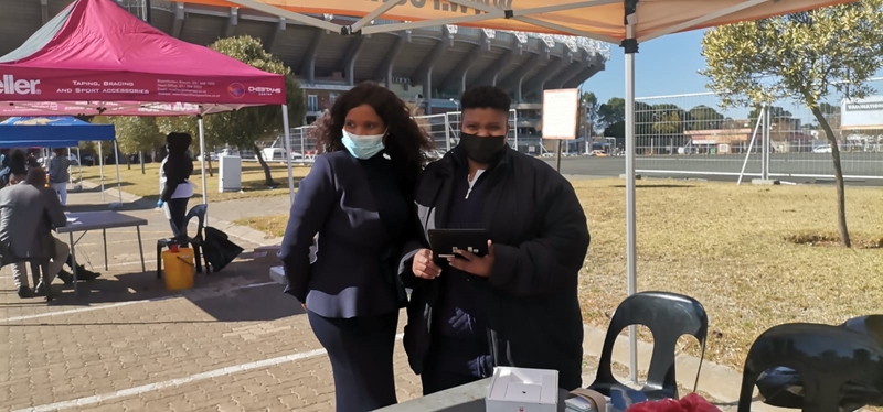 Ministers monitor #Covid19 vaccination drive in FS | News Article