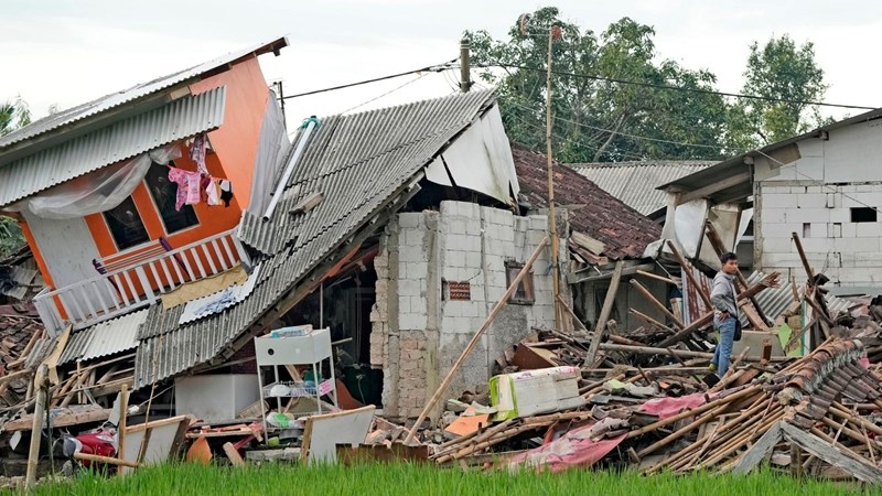 Indonesia earthquake: Schoolchildren among 268 killed Indonesia earthquake: Schoolchildren among 268 killed | News Article