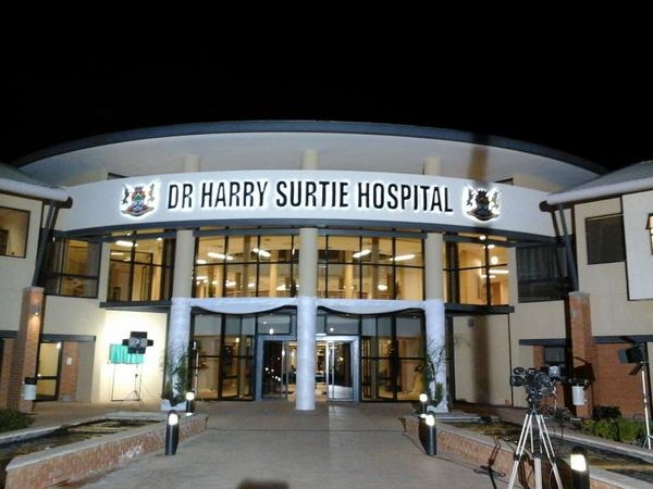 Noord-Kaapse hospitaal gasheer vir bekende oogspesialis | News Article