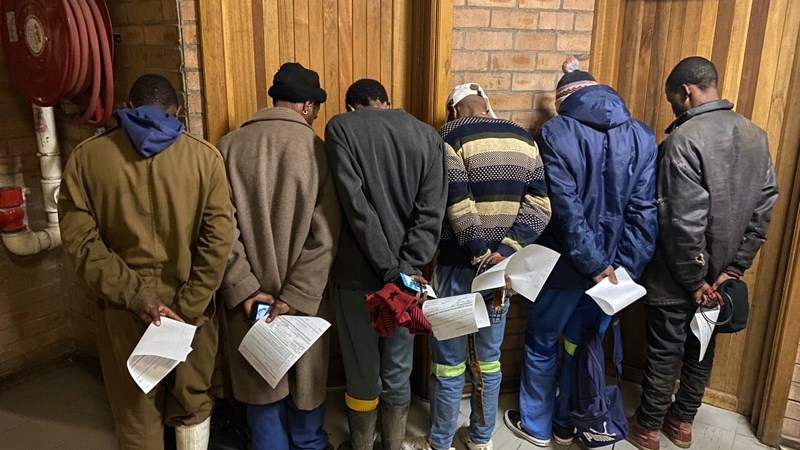  Ses in Kimberley-hof ná gru-vonds in put | News Article