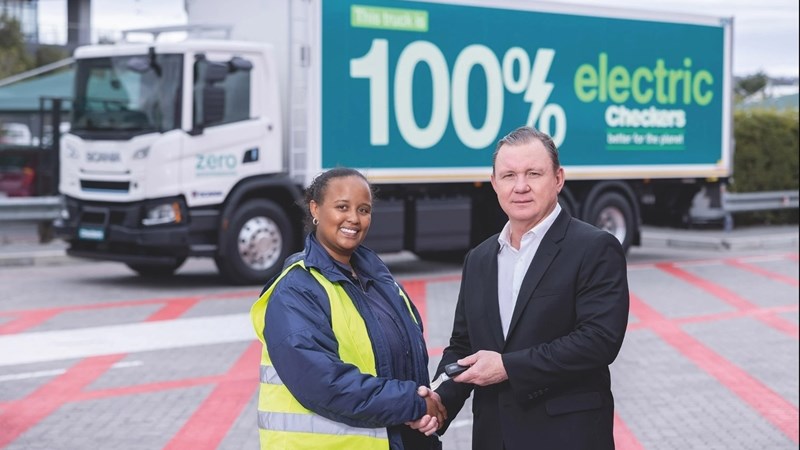 Shoprite se eerste elektriese vragmotor gloei in die donker Shoprite se eerste elektriese vragmotor gloei in die donker | News Article