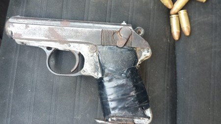 Drie mans van Noordwes aangekeer vir roof, onwettige vuurwapens | News Article