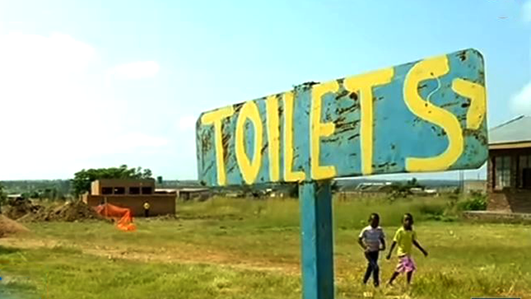 Vordering by skole met vervanging van puttoilette gemaak | News Article
