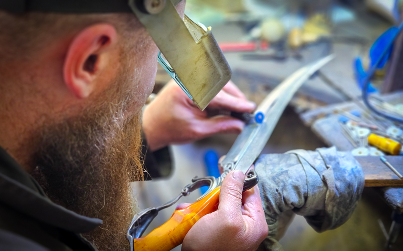 Hot steel and sharp edges: Bladesmiths assemble in Bloem | News Article