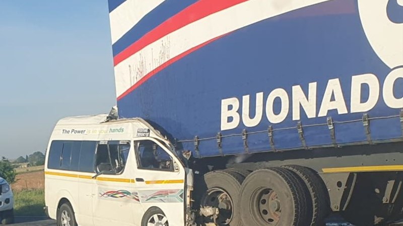 Botsing op N1 naby Koppies in Vrystaat eis tien lewens Botsing op N1 naby Koppies in Vrystaat eis tien lewens | News Article