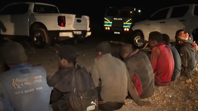 Stilfontein: Veroordeelde zama-zamas se deportasies word verwerk Stilfontein: Veroordeelde zama-zamas se deportasies word verwerk | News Article