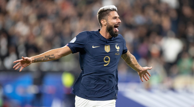 Giroud targets Henry's record | News Article