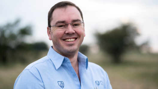 #OFMDankieDonderdag - Dr Frikkie Maré, helping farmers one day at a time #OFMDankieDonderdag - Dr Frikkie Maré, helping farmers one day at a time | News Article