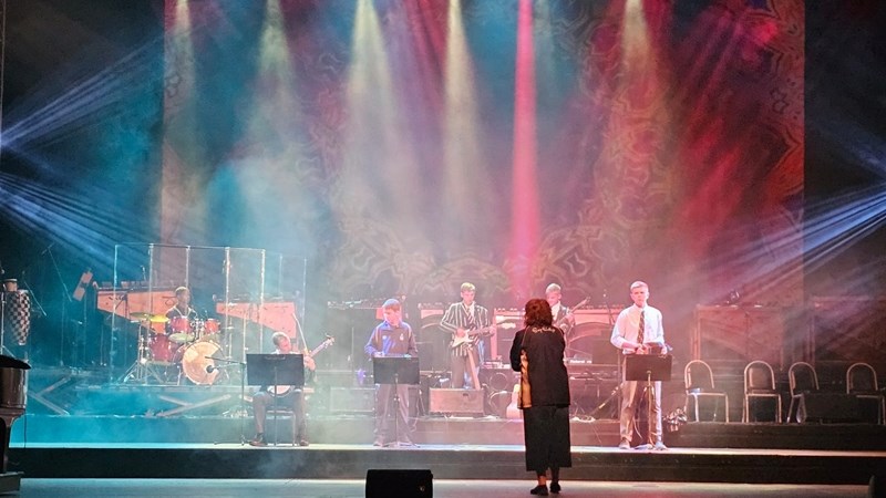 Finale afrondings vir Grey’t musiekwêreldreis Finale afrondings vir Grey’t musiekwêreldreis | News Article