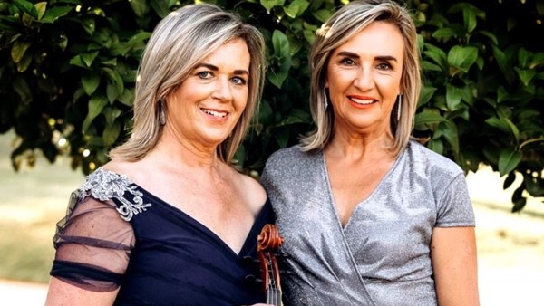 Jeanne-Louise en Elna vier vriendskap deur musiek by die Odeion  | News Article