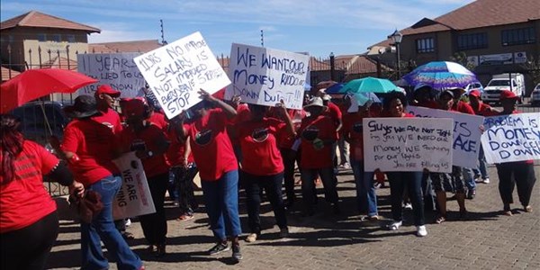 Hillandale Hospital workers picketing for higher salary | News Article