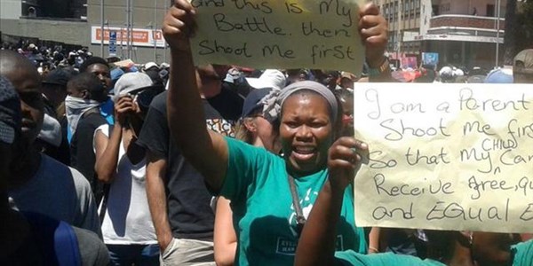 Chaos in Cape Town CBD as fees protest spreads | News Article