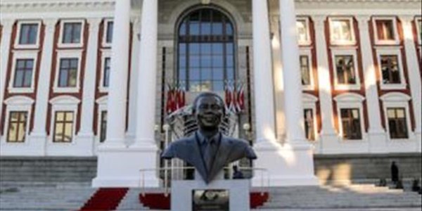 Hlaudi's R500k demand, 'Pretoria', Guptas take centre stage in SABC inquiry | News Article