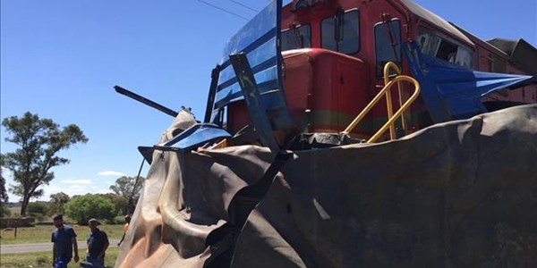 Trein en vragmotor bots buite Bloemfontein | News Article