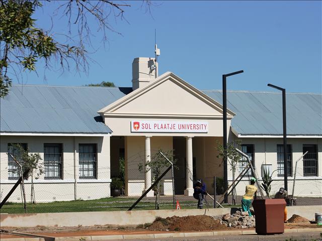 first-graduation-ceremony-for-sol-plaatje-university-ofm