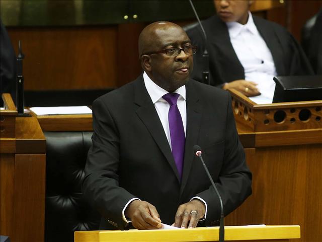 Wacky Wednesday Video: Former Finance Minister falls off chair on national TV | News Article