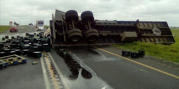 TRAFFIC: Truck overturns on N1 at Kroonstad TRAFFIC: Truck overturns on N1 at Kroonstad | News Article