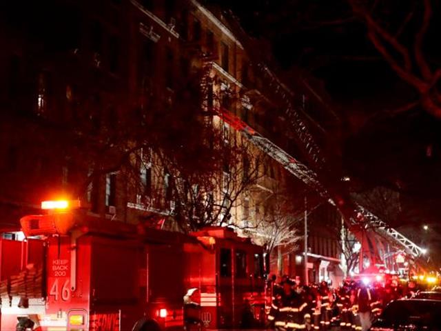 VIDEO: New York apartment fire - at least 12 people killed in Bronx | OFM