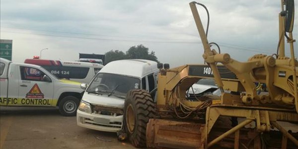 Taxi crashes into heavy grader, 14 injured at Klerksdorp Taxi crashes into heavy grader, 14 injured at Klerksdorp | News Article